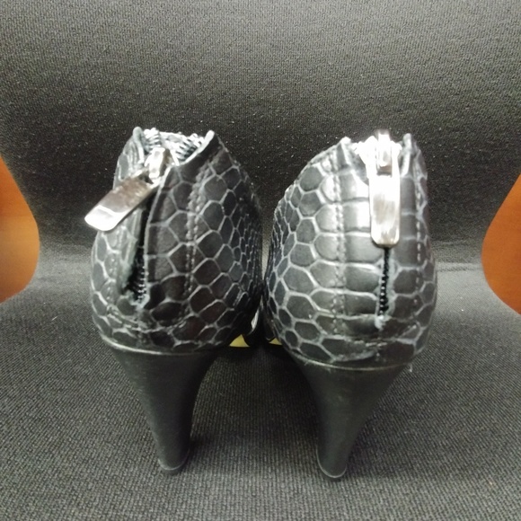 Heels - Picture 2 of 5